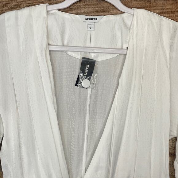 Express Deep V Neck Long Sleeve Blouse White Size Medium NWT - Picture 2 of 10